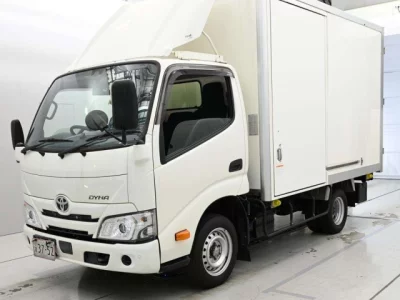 Toyota DYNA  с аукциона в Японии