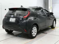 Toyota AQUA лот № 30443 оценка R  с аукциона в Японии 1