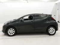 Toyota AQUA лот № 30443 оценка R  с аукциона в Японии 3