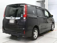 Toyota NOAH лот № 30446 оценка R  с аукциона в Японии 1