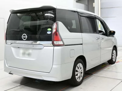 Nissan SERENA  с аукциона в Японии