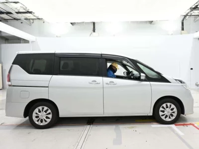Nissan SERENA  с аукциона в Японии