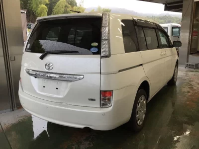 Toyota ISIS  с аукциона в Японии