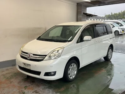 Toyota ISIS  с аукциона в Японии