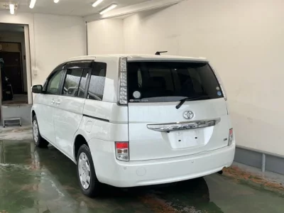Toyota ISIS  с аукциона в Японии