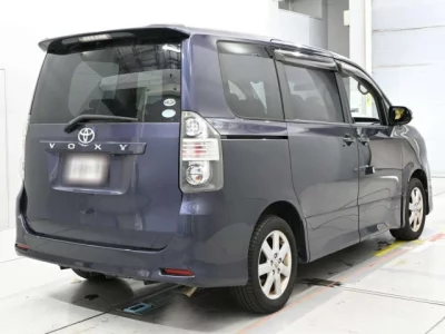 Toyota VOXY  с аукциона в Японии
