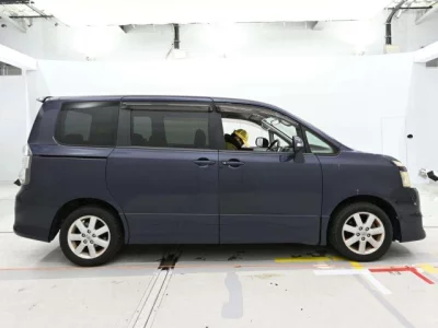 Toyota VOXY  с аукциона в Японии