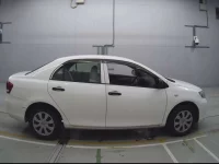 Toyota COROLLA AXIO лот № 30475 оценка 4  с аукциона в Японии 2