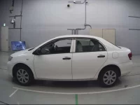 Toyota COROLLA AXIO лот № 30475 оценка 4  с аукциона в Японии 3