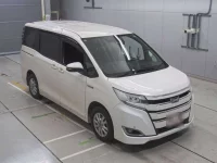 Toyota NOAH лот № 30481 оценка 4  с аукциона в Японии 4