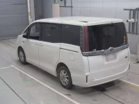 Toyota NOAH лот № 30481 оценка 4  с аукциона в Японии 5
