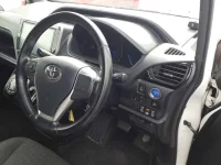 Toyota NOAH лот № 30481 оценка 4  с аукциона в Японии 6