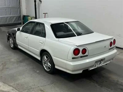 Nissan SKYLINE  с аукциона в Японии