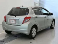 Toyota VITZ лот № 90728 оценка 3  с аукциона в Японии 1