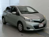 Toyota VITZ лот № 90728 оценка 3  с аукциона в Японии 4