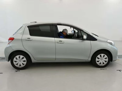 Toyota VITZ  с аукциона в Японии