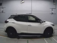Nissan KICKS лот № 30509 оценка 4.5  с аукциона в Японии 2