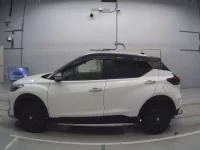 Nissan KICKS лот № 30509 оценка 4.5  с аукциона в Японии 3
