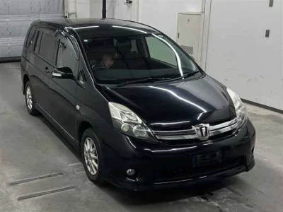 Toyota ISIS  с аукциона в Японии