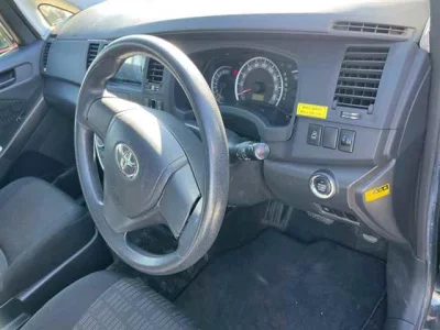 Toyota ISIS  с аукциона в Японии