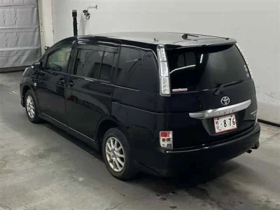 Toyota ISIS  с аукциона в Японии