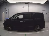 Toyota VOXY лот № 30520 оценка 3.5  с аукциона в Японии 3