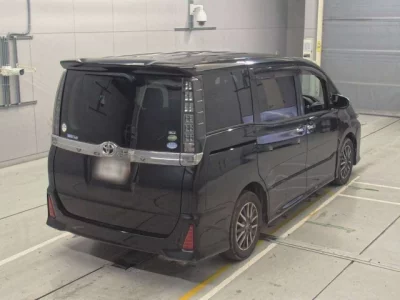 Toyota VOXY  с аукциона в Японии