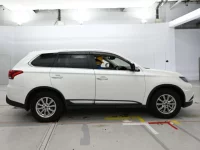 Mitsubishi OUTLANDER лот № 90770 оценка 3.5  с аукциона в Японии 2