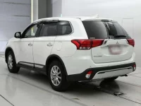 Mitsubishi OUTLANDER лот № 90770 оценка 3.5  с аукциона в Японии 5