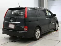 Toyota ISIS лот № 90783 оценка 3.5  с аукциона в Японии 1