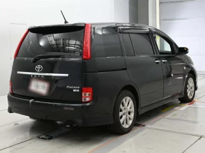 Toyota ISIS  с аукциона в Японии