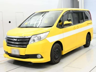 Toyota NOAH  с аукциона в Японии