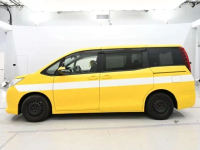 Toyota NOAH  с аукциона в Японии