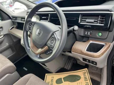 Honda STEP WAGON  с аукциона в Японии