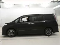 Toyota NOAH лот № 30560 оценка 3.5  с аукциона в Японии 3