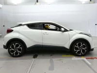 Toyota C-HR лот № 30566 оценка 4  с аукциона в Японии 2