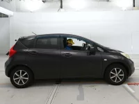 Nissan NOTE лот № 30563 оценка 3  с аукциона в Японии 2