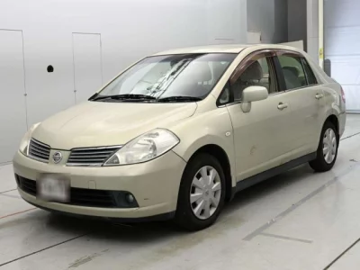 Nissan TIIDA LATIO  с аукциона в Японии