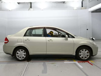 Nissan TIIDA LATIO  с аукциона в Японии