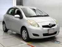 Toyota VITZ лот № 30573 оценка 3.5  с аукциона в Японии 4