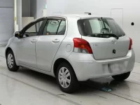 Toyota VITZ лот № 30573 оценка 3.5  с аукциона в Японии 5