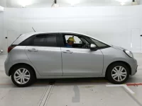 Honda FIT лот № 30577 оценка 4  с аукциона в Японии 2