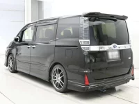 Toyota VOXY лот № 30582 оценка 5  с аукциона в Японии 5