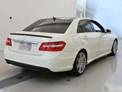 Mercedes-Benz E CLASS  с аукциона в Японии