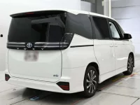 Toyota VOXY лот № 30584 оценка 5  с аукциона в Японии 1