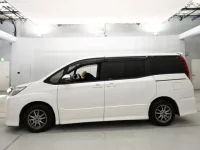 Toyota NOAH лот № 30594 оценка 3.5  с аукциона в Японии 3