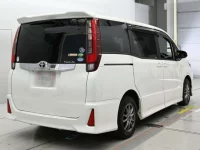Toyota NOAH лот № 30594 оценка 3.5  с аукциона в Японии 1