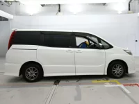 Toyota NOAH лот № 30594 оценка 3.5  с аукциона в Японии 2