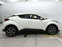 Toyota C-HR лот № 30605 оценка 4  с аукциона в Японии 2