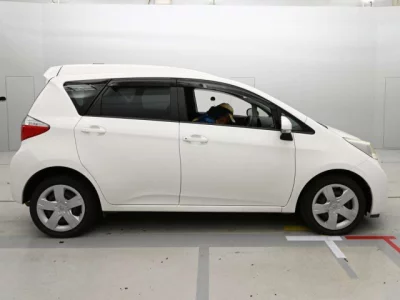 Toyota RACTIS  с аукциона в Японии